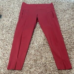 GapFit Blackout Technology 7/8 Length Leggings with zippered pockets